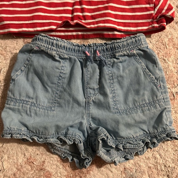 Red Striped T-Shirt with Denim Shorts girls bundle size 5 - Picture 3 of 6